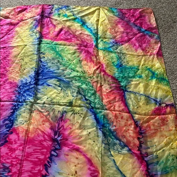 100% Silk Rainbow Tie Dye Printed 33” x 34” scarf - Picture 4 of 5